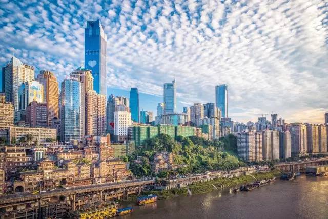 山城暖阳下的重庆友情故事