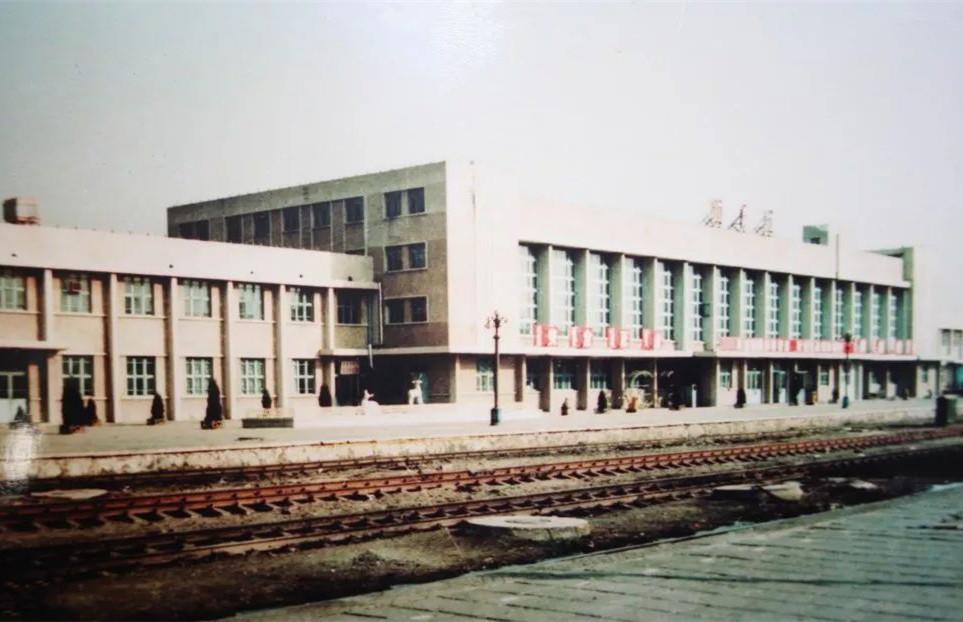 通辽市领导与市民朋友们共话发展